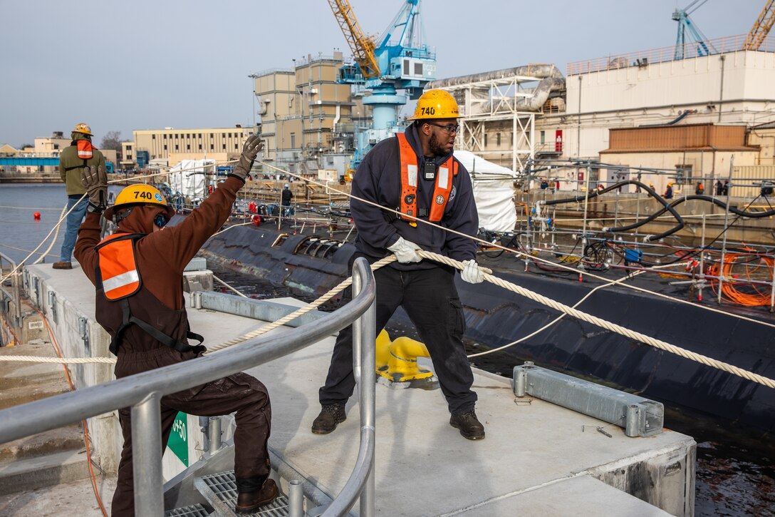 Norfolk Naval Shipyard (NNSY) welcomed the submarine USS John Warner (SSN 785) for the shipyard’s first Chief of Naval Operations (CNO) Virginia-class Extended Dry-docking Selected Restricted Availability (EDSRA), Jan. 11