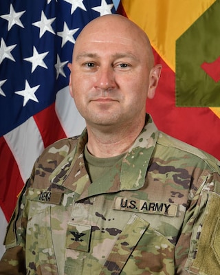 COL Richard J. Ikena, Jr., 1st Inf. Div. DIVARTY
Commander