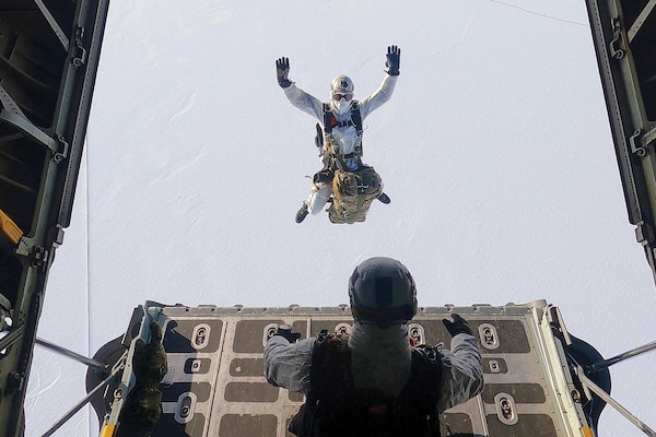 Navy SEALs conduct High Altitude Low Opening airborne operation in support of exercise Arctic Edge 2022, in Deadhorse, Alaska, March 4, 2022 (U.S. Navy)