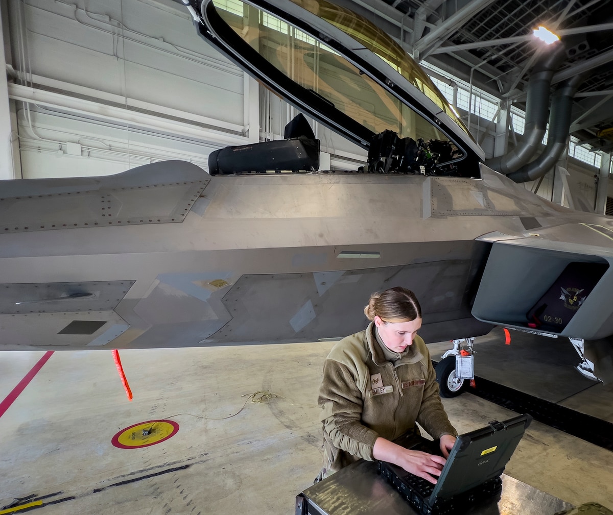 F-22 Weapons load Q4