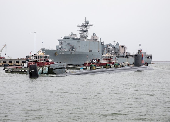 The Virginia-class fast-attack submarine USS New Hampshire (SSN 778) prepares to moor pier side during the boat's homecoming at Naval Station Norfolk, Jan. 17, 2023.