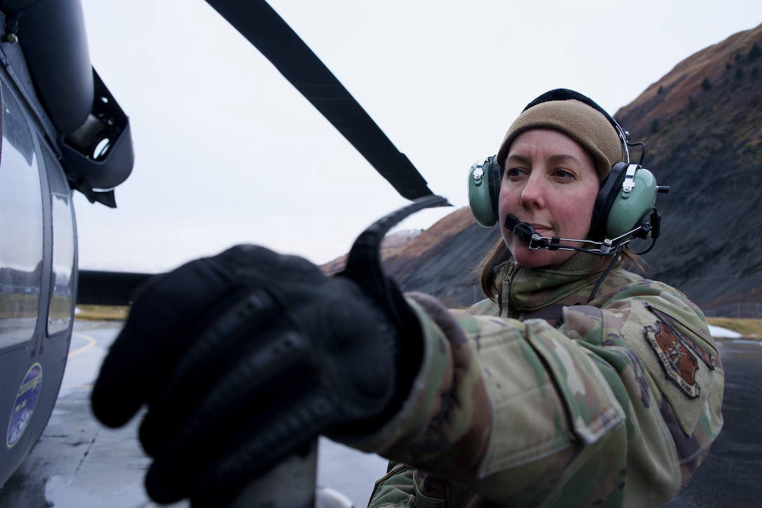 Alaska Air National Guard trains with Coast Guard at Air Station Kodiak