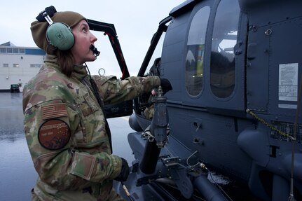 Alaska Air National Guard trains with Coast Guard at Air Station Kodiak