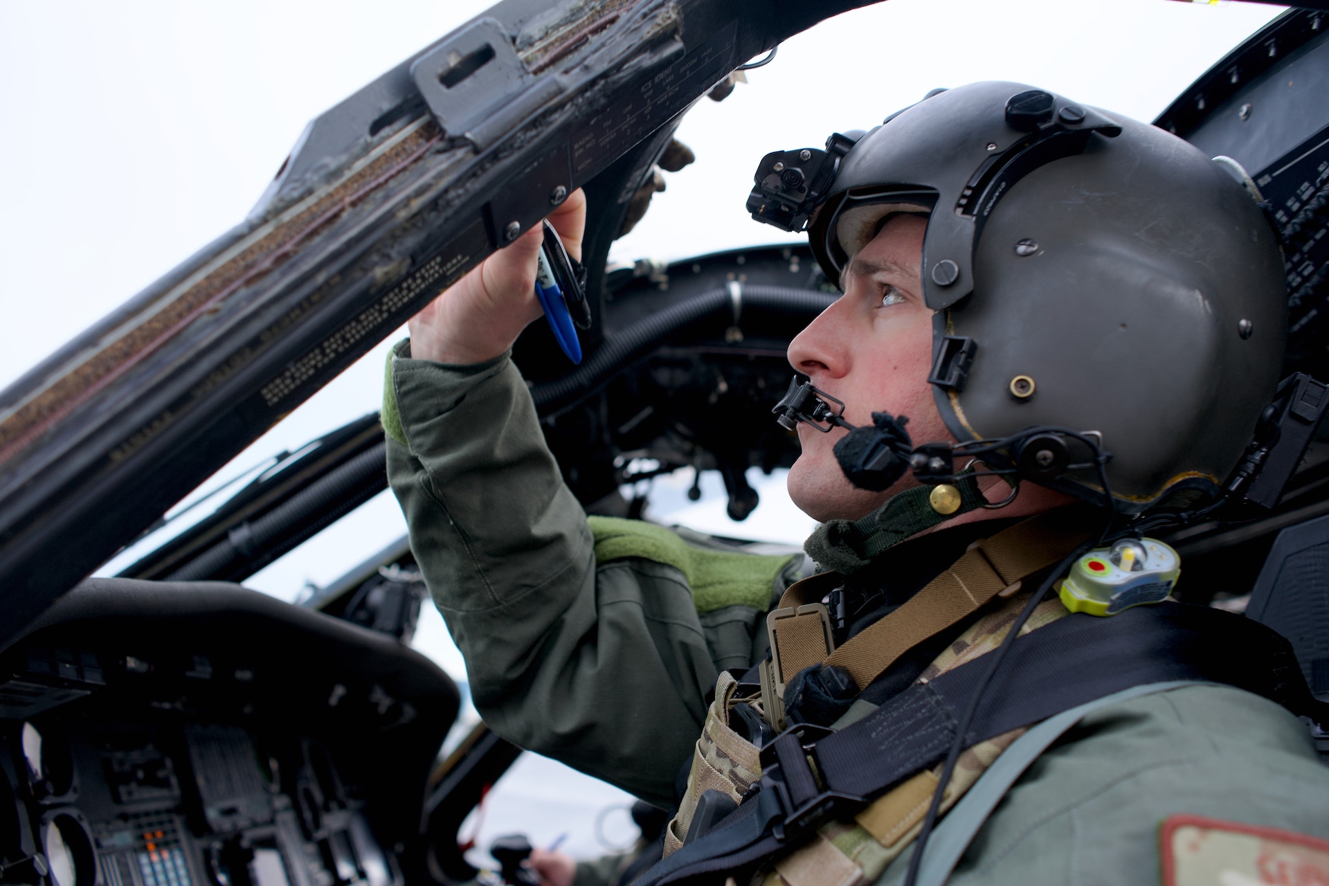 Alaska Air National Guard trains with Coast Guard at Air Station Kodiak
