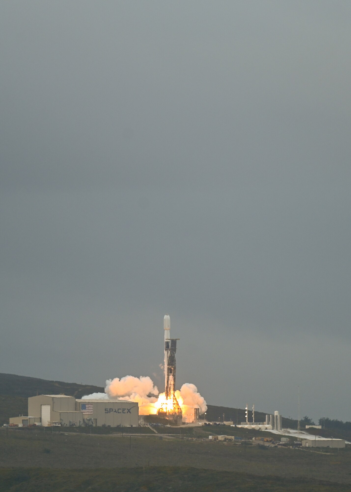 A SpaceX Falcon-9 rocket carrying Starlink mission 2-4 launches from Space Launch Complex-4E on Jan. 19, 2023, 7:43 a.m. PDT, Vandenberg Space Force Base, Calif. Since 1958, there have been 2,023 launches on base. This launch also makes it the 100th launch from SLC-4E since 1964. (U.S. Space Force photo by Airman 1st Class Tiarra Sibley)