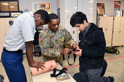 Soldiers instruct JROTC cadets how to ‘Stop The Bleed’