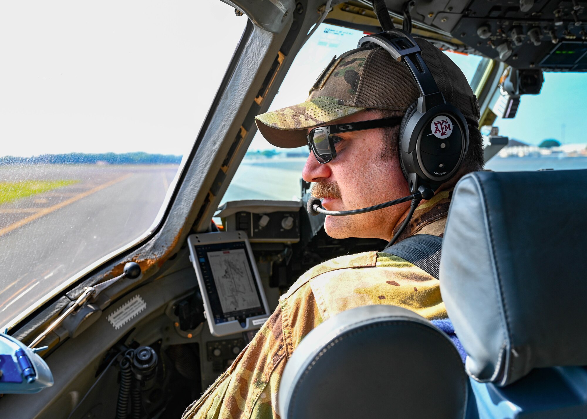 Major Harold Montross, 535th Airlift Squadron C-17 Globemaster III pilot, checks the runway before taking off from Joint Base Pearl Harbor-Hickam, Hawaii, Jan. 10, 2022. Montross flew members of the 593d Expeditionary Sustainment Command, 25th Division Sustainment Brigade, 25th Infantry Division to the Island of Hawaii in support of Operation PIKO, a gunnery sustainment exercise that will allow Soldiers to qualify on several weapon systems. (U.S. Air Force photo by Senior Airman Zoie Cox)