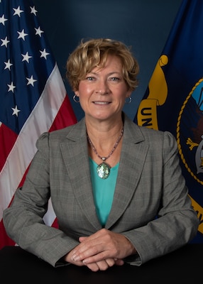 Official biography photo of Ms. Anjanette S. Knappenberger, executive director and director of staff, U.S. Pacific Fleet.