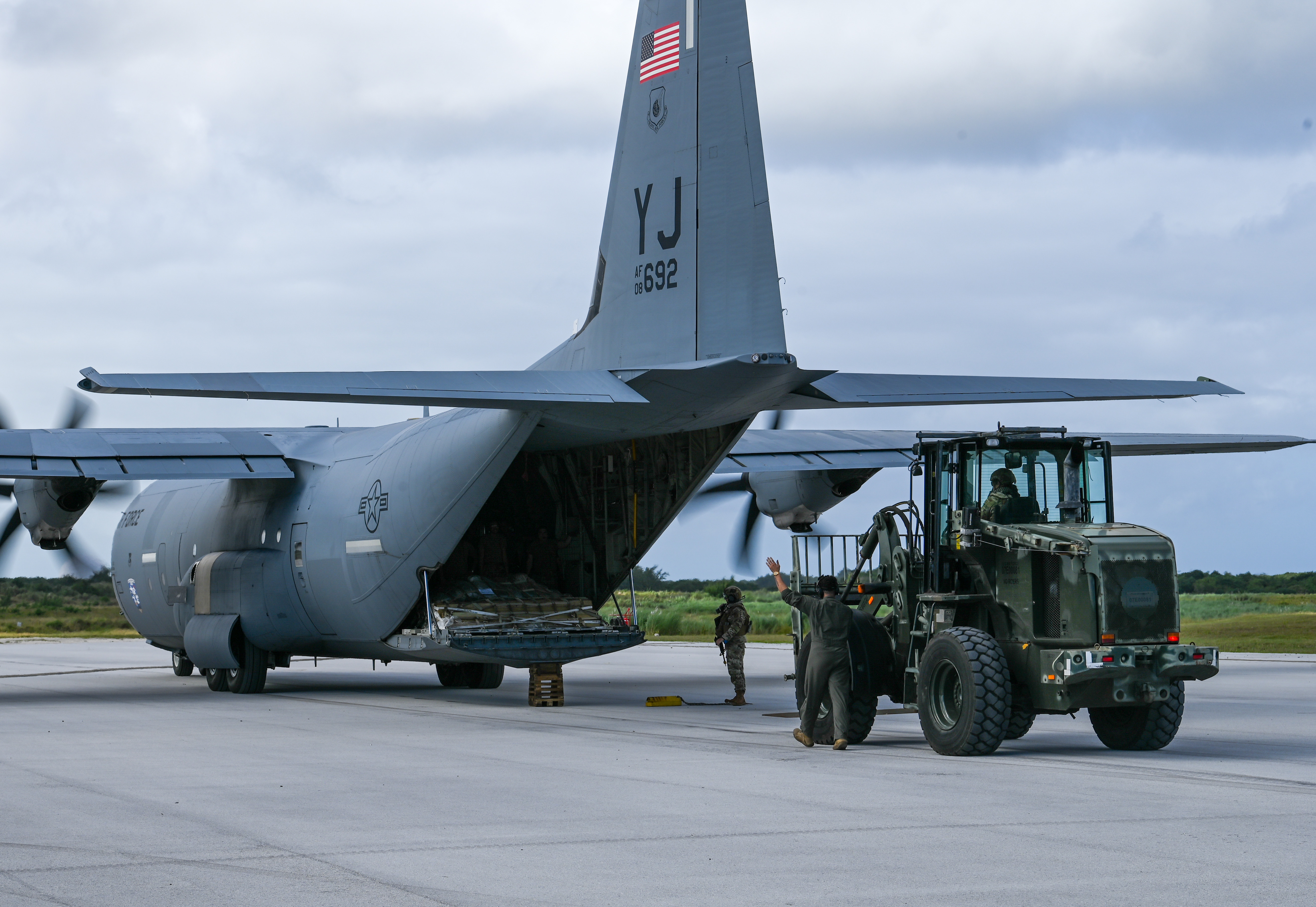 36th AS train for combat offloading readiness