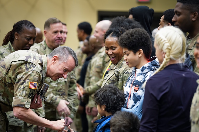 Army Reserve Soldiers raise right hands again