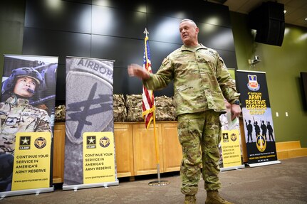 Army Reserve Soldiers raise right hands again