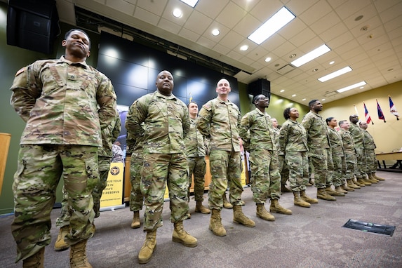 Army Reserve Soldiers raise right hands again