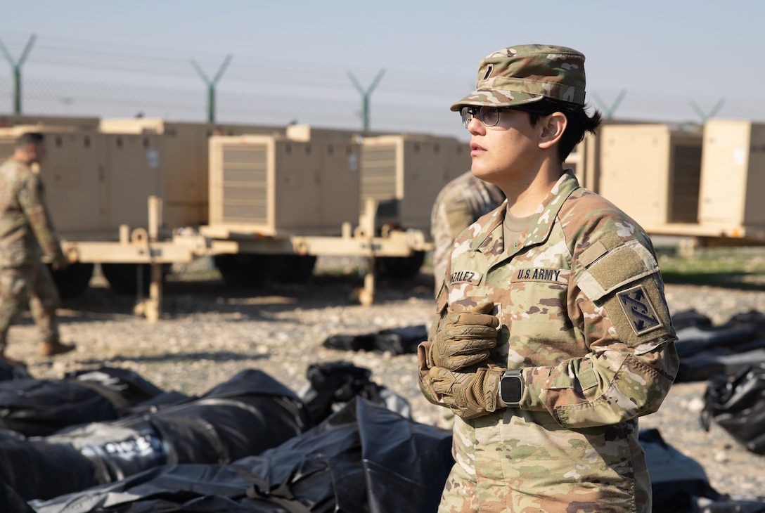 143d Expeditionary Sustainment Command conducts an equipment layout