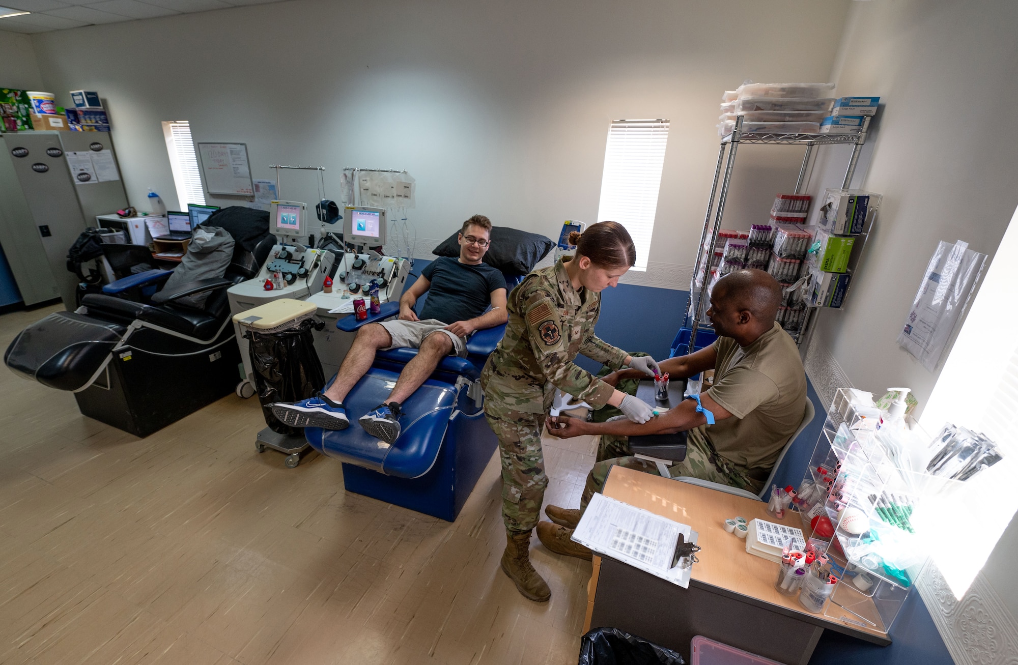 Photo of airmen donating platelets