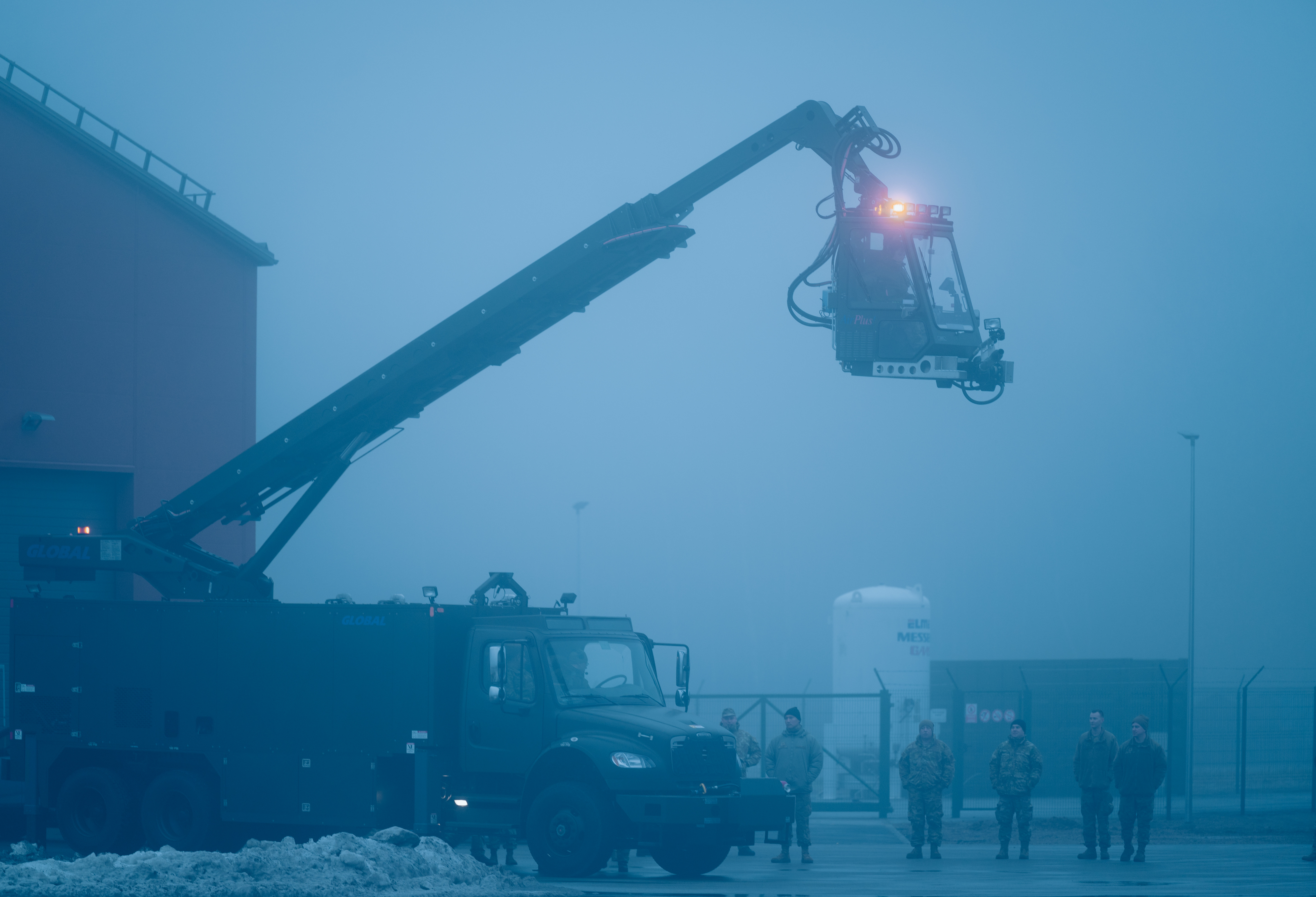 435 CRSS, Lithuanian Allies Train On De-Icing Procedures.