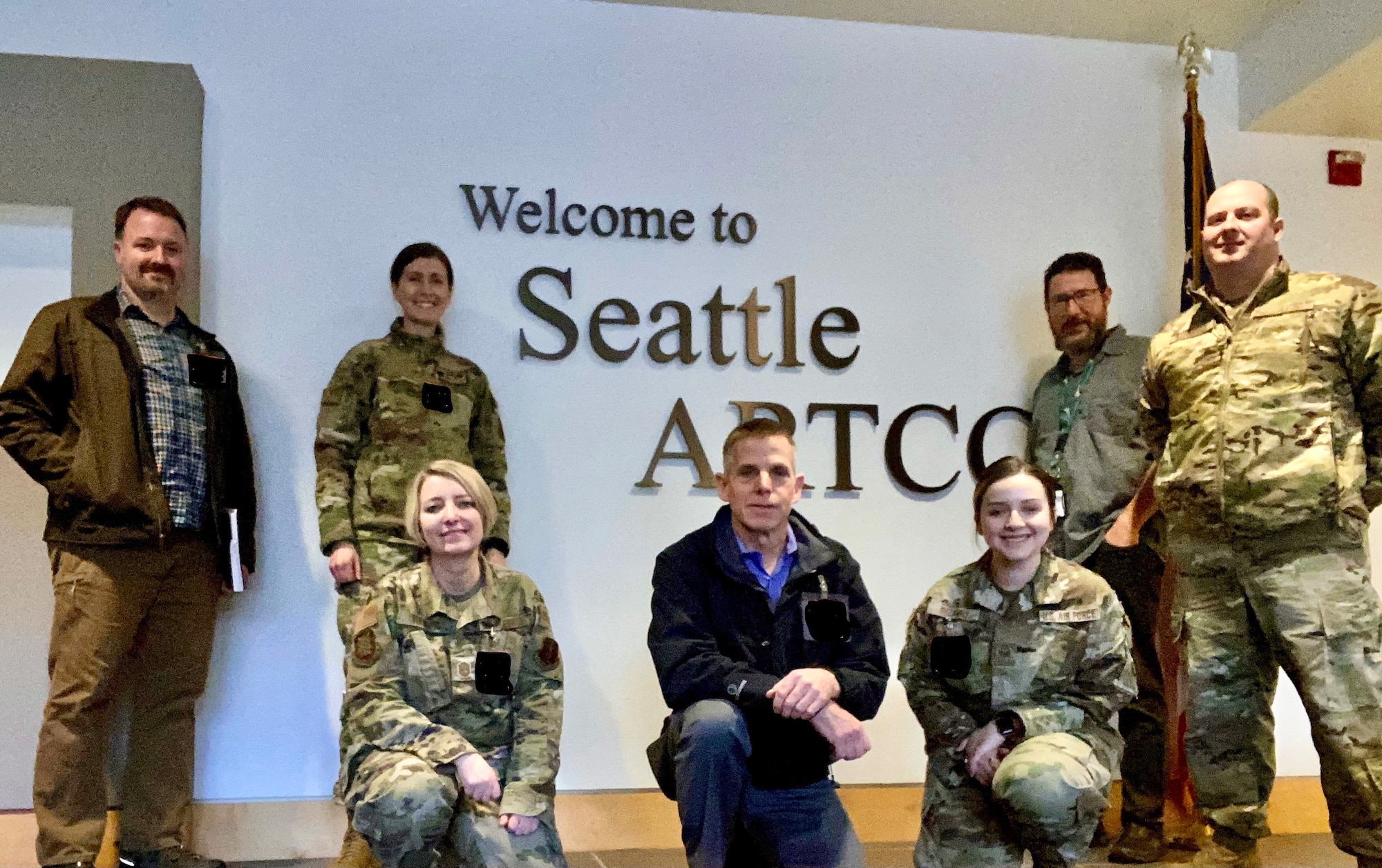 group picture in front of Seattle ARTCC sign