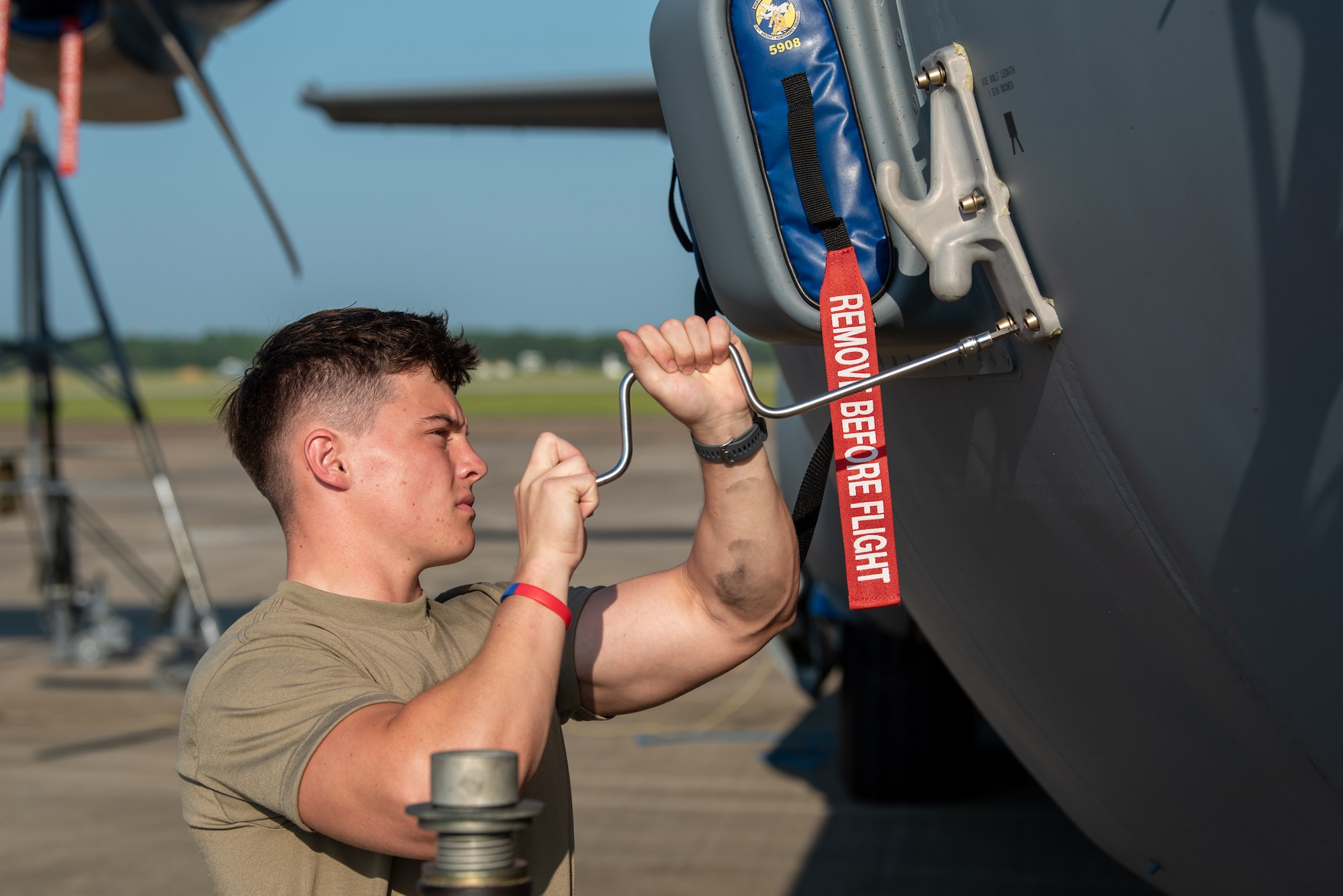 Airman 1st Class Nik Schultz, a crew chief with the Kentucky Air National Guard’s 123rd Aircraft Maintenance Squadron, installs a jack pad on a C-130J Super Hercules at the Gulfport Combat Readiness Training Center in Gulfport, Miss., Aug. 15, 2022, as part of Maintenance University. More than 300 Air Guardsmen from Kentucky, Texas, West Virginia, Rhode Island and California trained on career-specific proficiencies during the intensive week-long course. (U.S Air National Guard photo by Phil Speck)