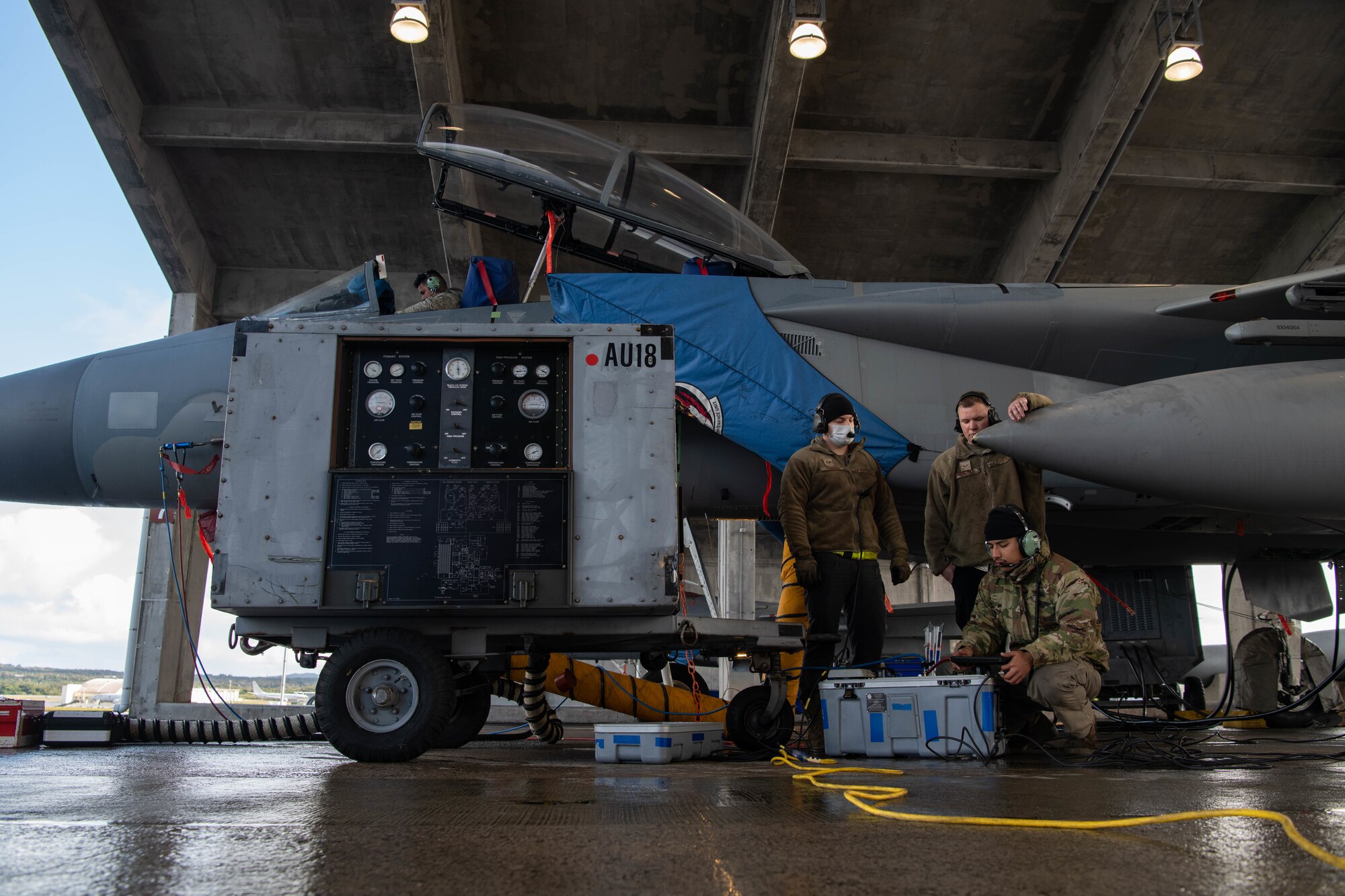 Airmen huddle together.