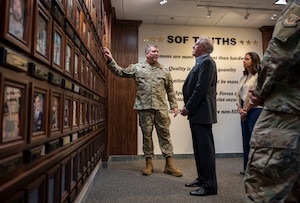 SecAF Visits AFSOC