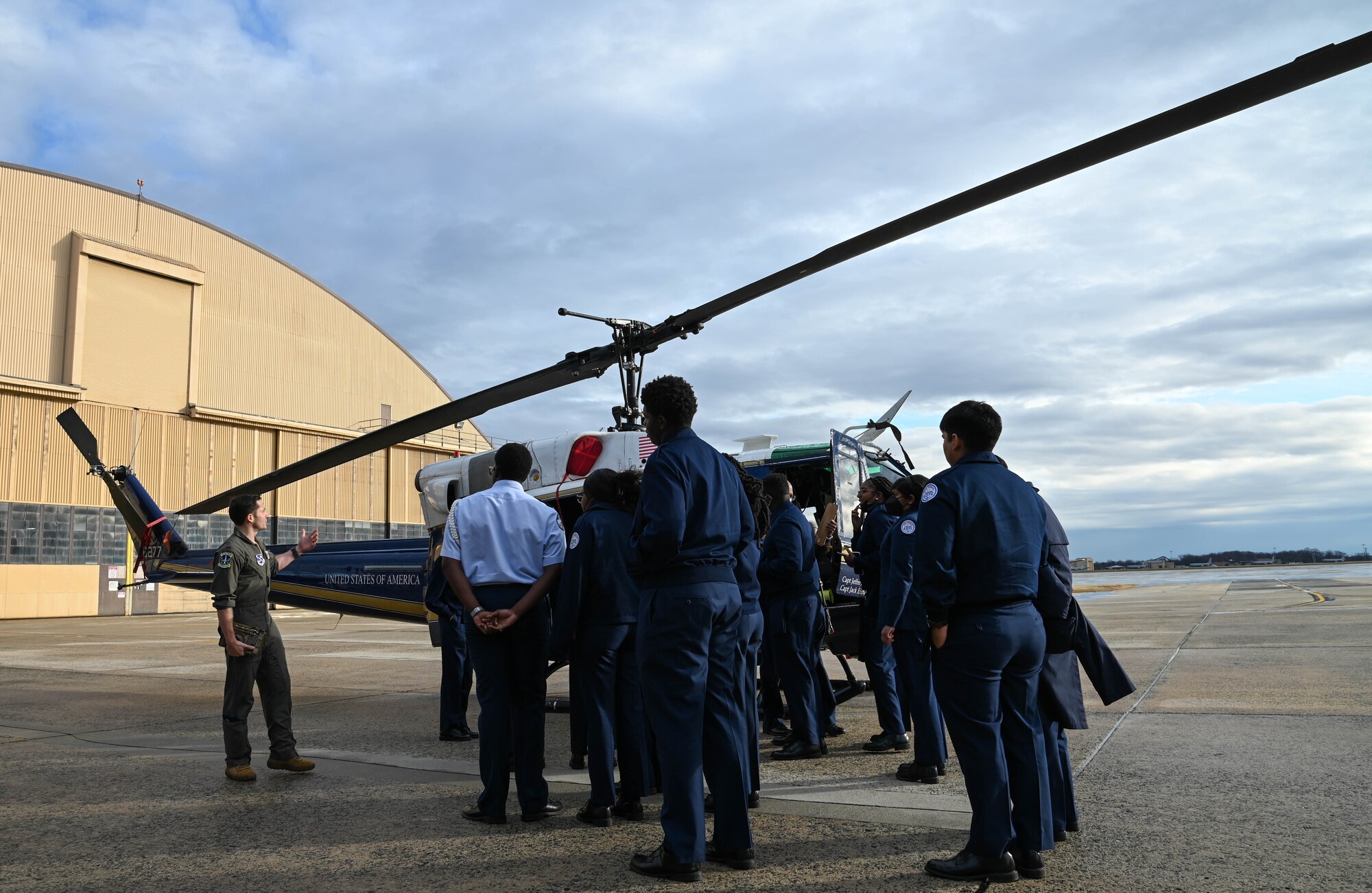 High school students learn about helicopter