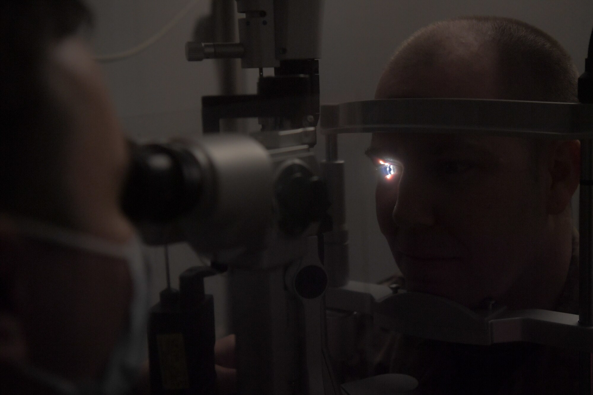 man gets eyes checked