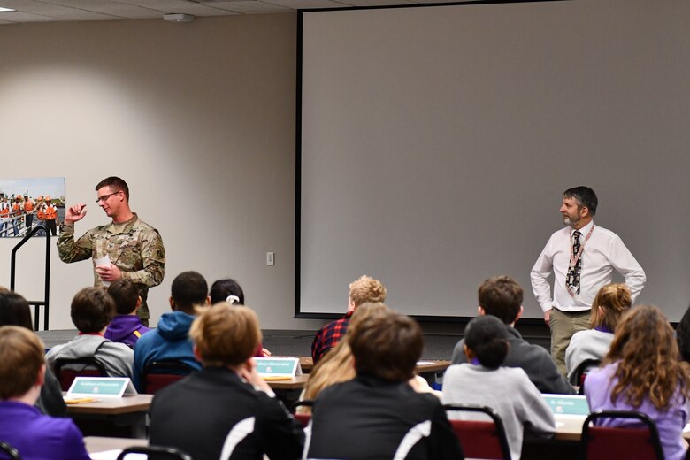 VICKSBURG, Miss. – The U.S. Army Corps of Engineers (USACE) Vicksburg District and the Vicksburg chapter of the Society of American Military Engineers (SAME) hosted a math competition for local students Jan. 26 at the district’s headquarters in Vicksburg, Miss.