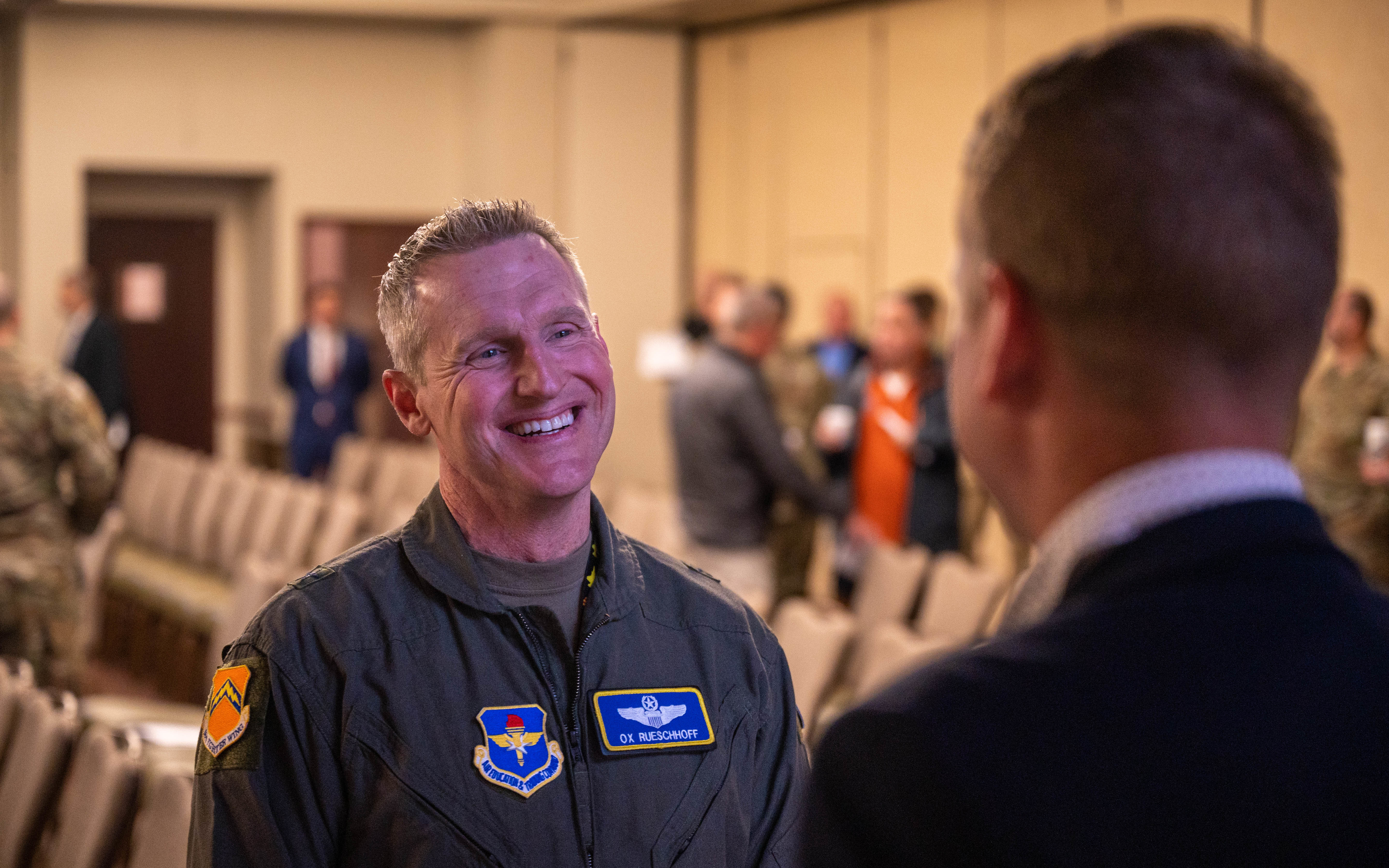 Luke  AZ Cardinals visit Luke in salute to service > Air Education and  Training Command > Article Display