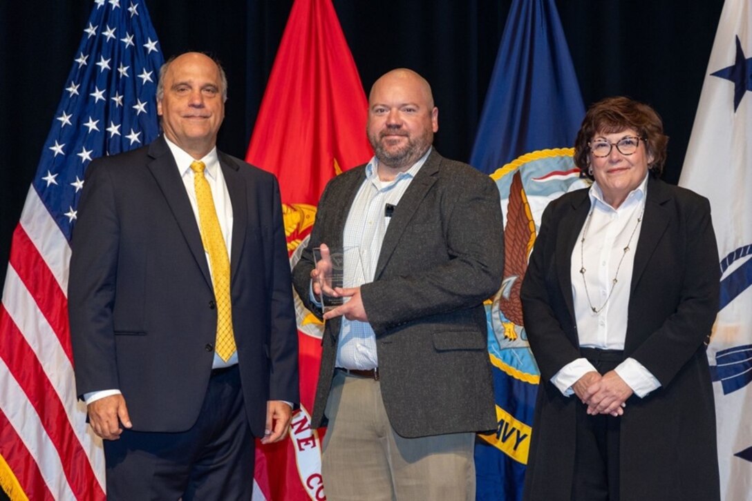 Michael Klapp receives Dr. Delores M. Etter Top Scientists and Engineers Award in the Individual Engineer category