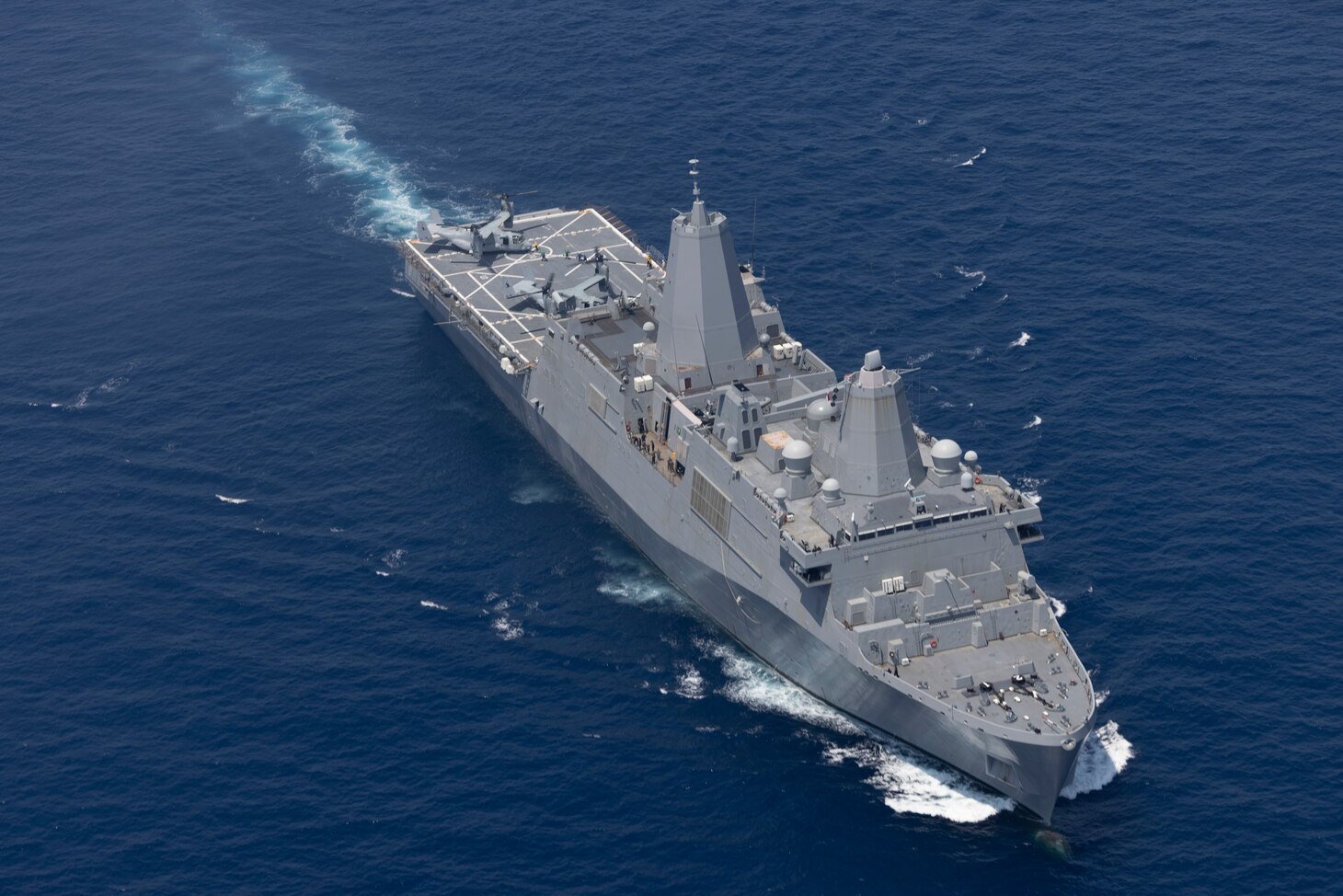 Marine Medium Tiltrotor Squadron 774 (VMM-774) lands on the USS New York