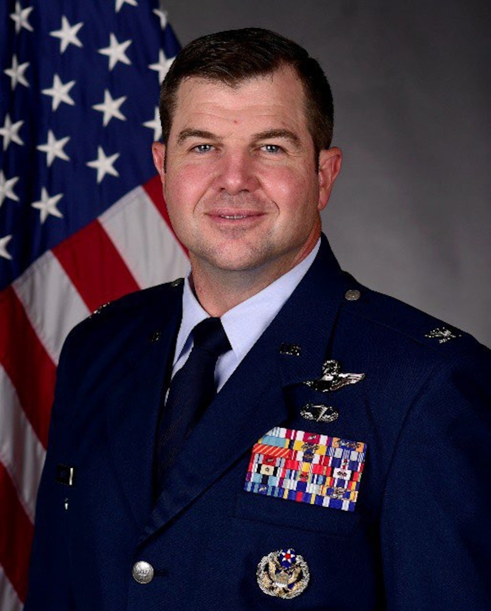 Official Photograph of Colonel Paul Sheets