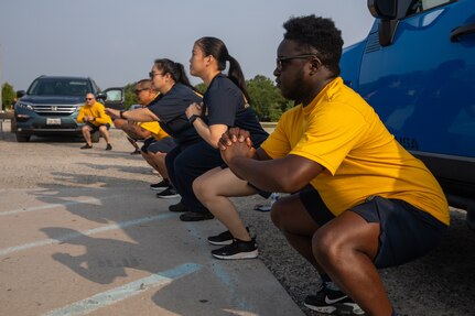 Sailors squat as a warm-up exercise