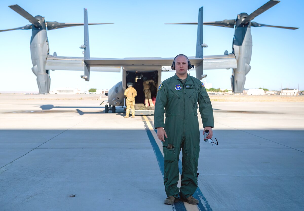Senior Master Sgt. Christopher Reedy, 71st Special Operations Squadron senior enlisted leader, prepares for a CV-22 Osprey training sortie May 10, 2023, at Kirtland Air Force, N.M. Reedy received the Distinguished Flying Cross for his heroic role in a rescue mission of an American hostage in Africa in October 2020. The successful operation was the longest distance hostage rescue conducted during night in the Department of Defense history and was completed within 48 hours of their initial notification. (U.S. Air Force photo by Allen Winston)