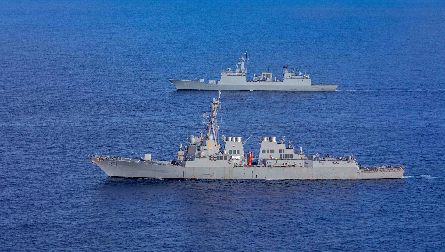 USS Howard (DDG 83), bottom, and ROKS Munmu the Great (DDG 976) transit the Philippine Sea during Pacific Vanguard.