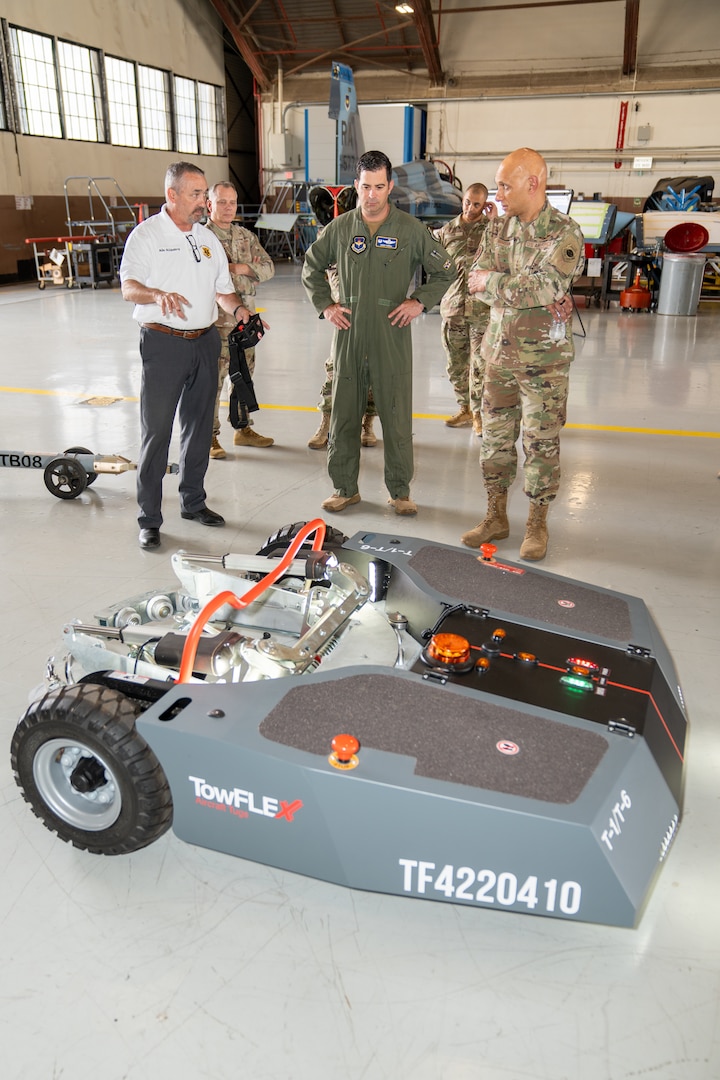 Lt. Gen. Robinson visits Randolph Air Force Base