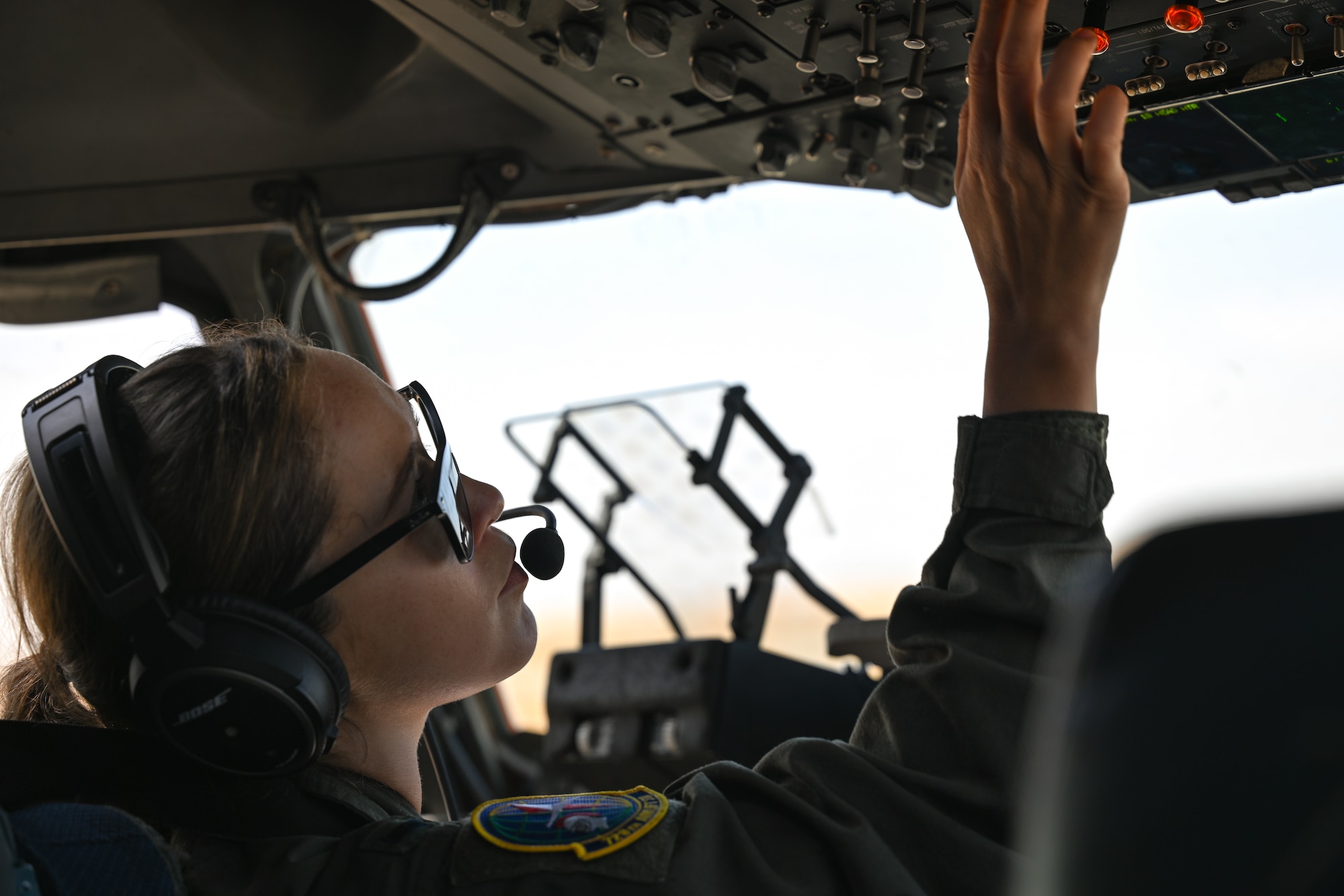 Photo of Reservist piloting C-17.