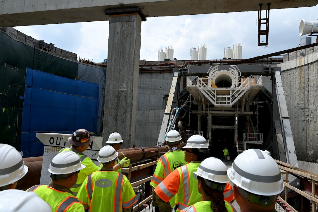 JBLE Senior Leaders Tours HRBT Expansion