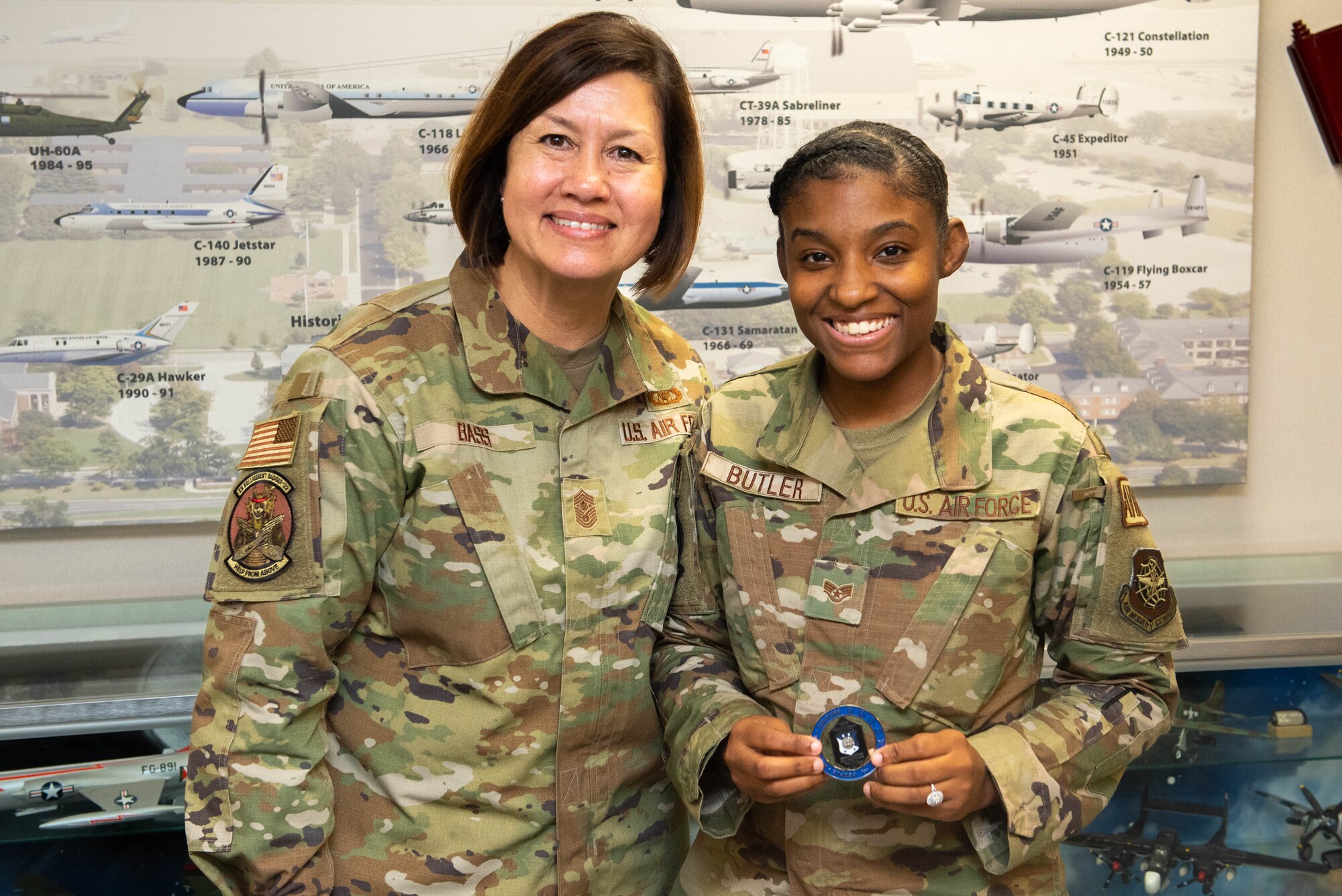 CMSAF takes photo with airman