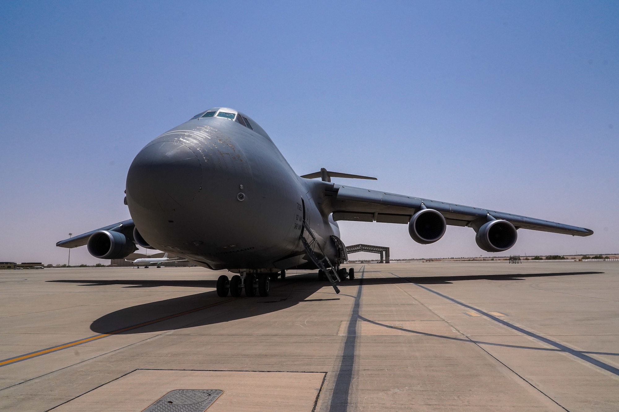 PSAB Air Terminal Operations Center unloads C5 "Super Galaxy"