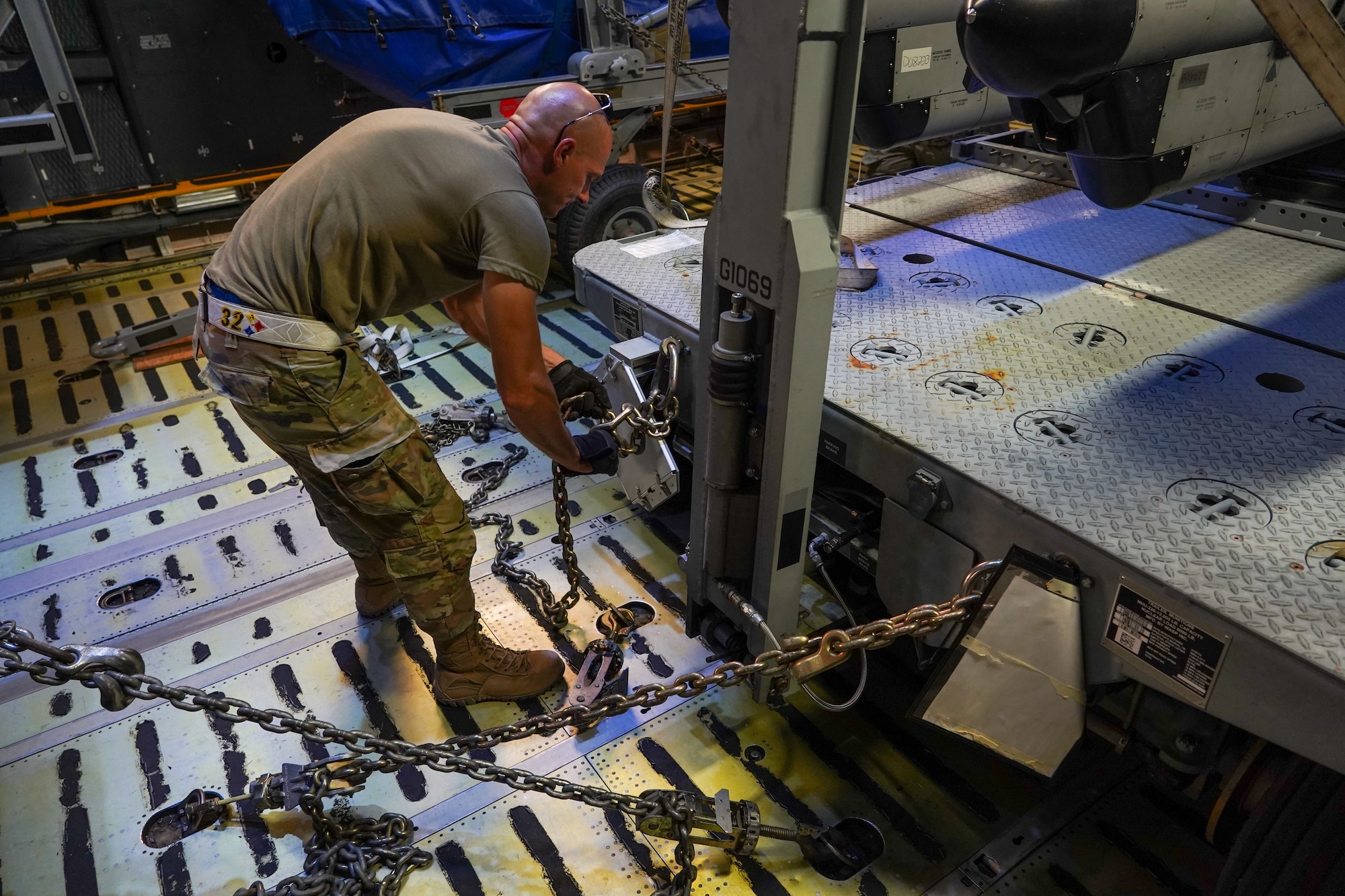 PSAB Air Terminal Operations Center unloads C5 "Super Galaxy"