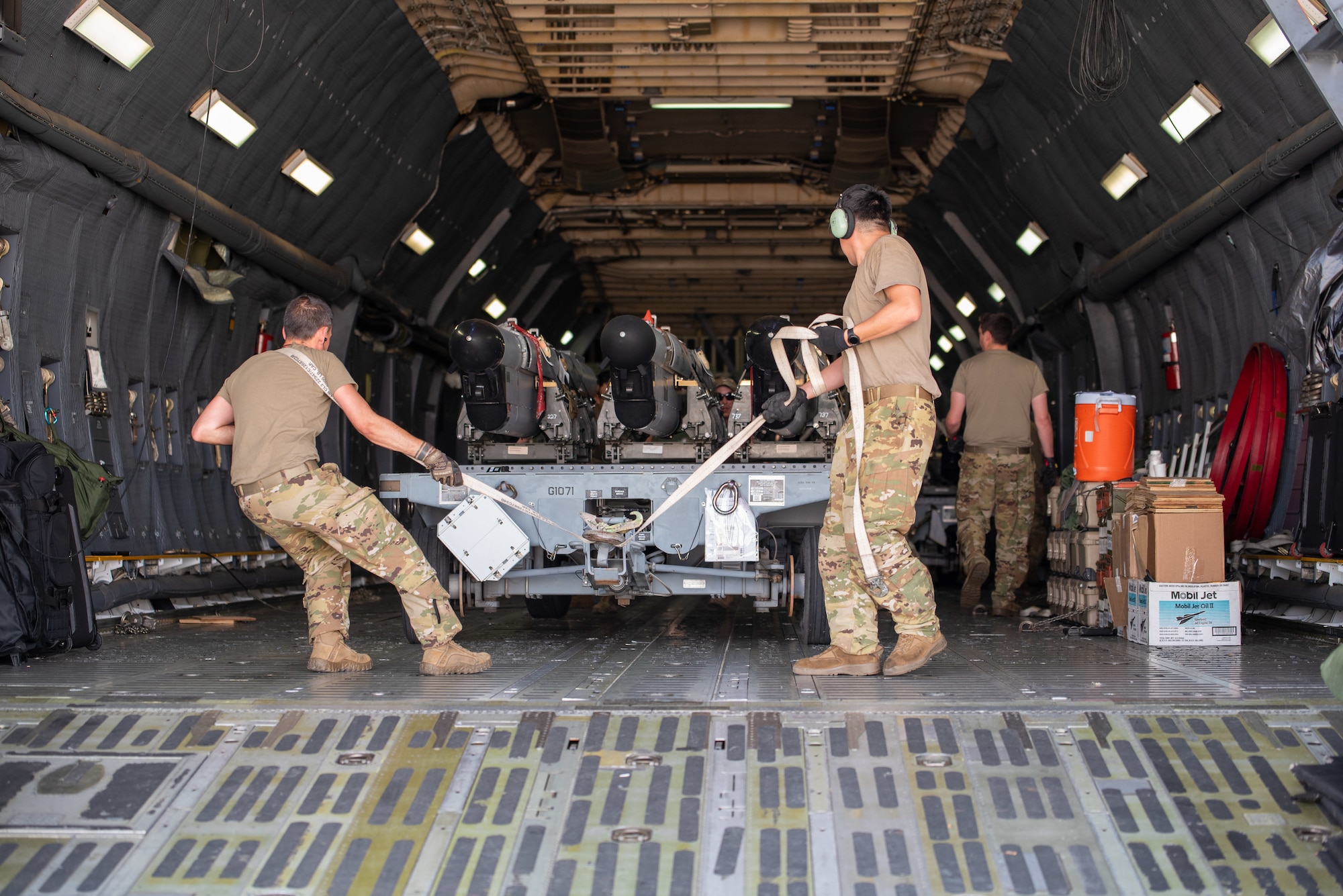 PSAB Air Terminal Operations Center unloads C5 "Super Galaxy"
