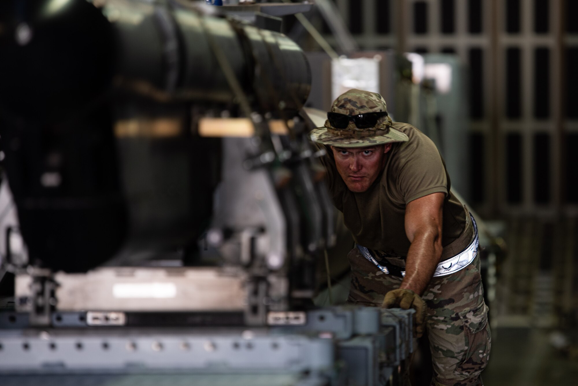 PSAB Air Terminal Operations Center unloads C5 "Super Galaxy"