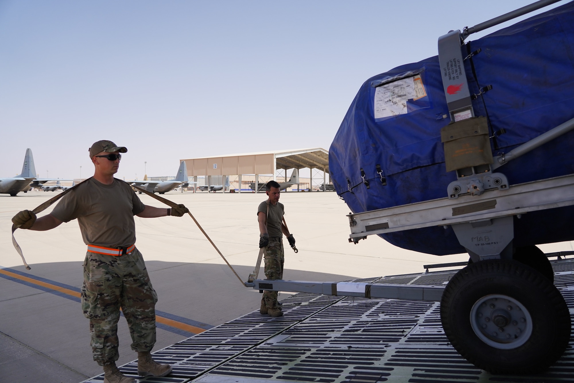 PSAB Air Terminal Operations Center unloads C5 "Super Galaxy"