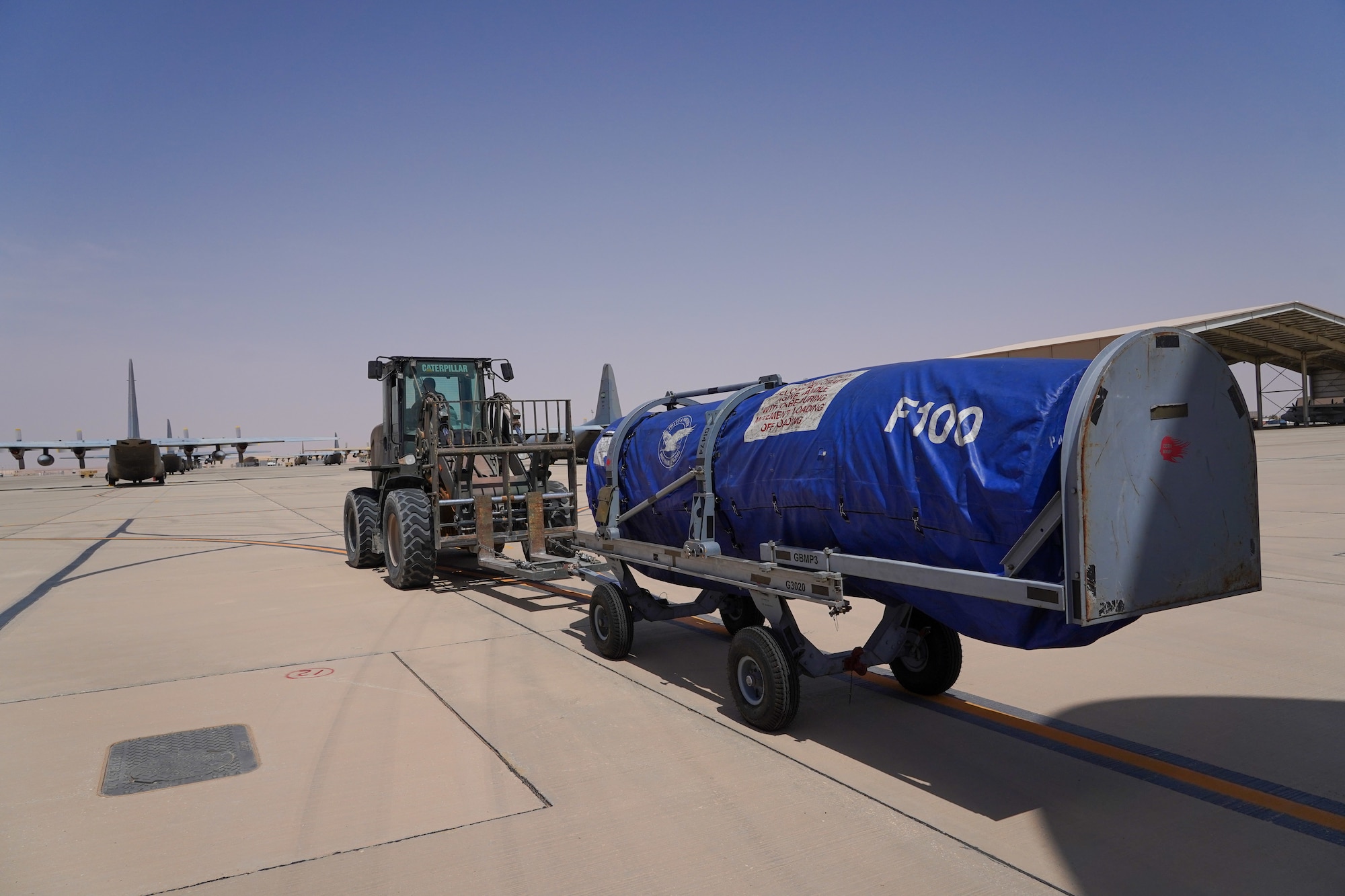 PSAB Air Terminal Operations Center unloads C5 "Super Galaxy"
