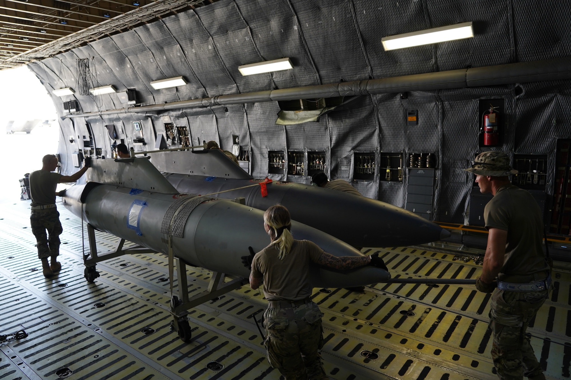PSAB Air Terminal Operations Center unloads C5 "Super Galaxy"