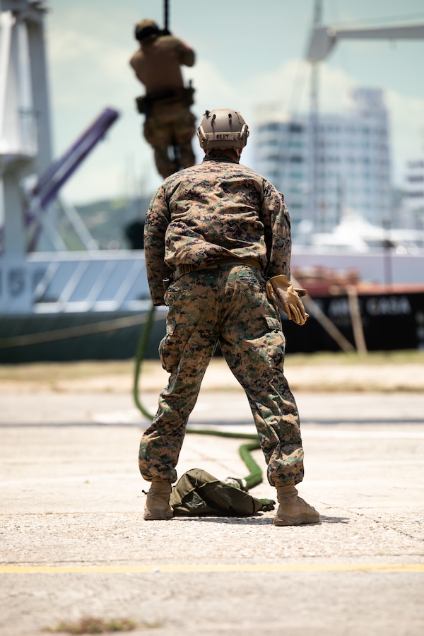A U.S. reconnaissance Marine  with 4th Reconnaissance Battalion, 4th Marine Division, observes a partner nation marine fast rope during helicopter rope suspension tactics training for UNITAS LXIV at Cartagena, Colombia, July 13, 2023. During UNITAS, reconnaissance and special operation force Marines from 11 partnered and allied nations conducted multilateral special operations training consisting of HRST, room clearing, visit board search and seizure, jungle patrolling, low level static line jumping, and small arms tactics. UNITAS, which is taking place in Colombia this year, is the world’s longest-running annual multinational maritime exercise that focuses on enhancing interoperability among multiple nations and joint forces during littoral and amphibious operations in order to build on existing regional partnerships and create new enduring relationships that promote peace, stability, and prosperity in the U.S. Southern Command’s area of responsibility. (U.S. Marine Corps photo by Sgt. Colton K. Garrett)