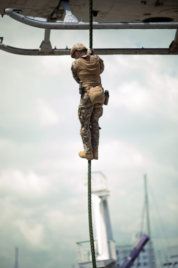 A U.S. reconnaissance Marine with 4th Reconnaissance Battalion, 4th Marine Division, fast ropes from a UH-1Y Venom during helicopter rope suspension tactics training during UNITAS LXIV at Cartagena, Colombia, July 13, 2023. During UNITAS, reconnaissance and special operation force Marines from 11 partnered and allied nations conducted multilateral special operations training consisting of HRST, room clearing, visit board search and seizure, jungle patrolling, low level static line jumping, and small arms tactics. UNITAS, which is taking place in Colombia this year, is the world’s longest-running annual multinational maritime exercise that focuses on enhancing interoperability among multiple nations and joint forces during littoral and amphibious operations in order to build on existing regional partnerships and create new enduring relationships that promote peace, stability, and prosperity in the U.S. Southern Command’s area of responsibility. (U.S. Marine Corps photo by Sgt. Colton K. Garrett)