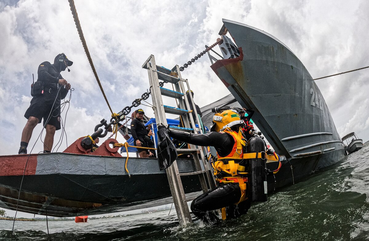 Colombian Divers conduct diving operations with multinational partner nations aboard ARC Golfo de Morrosquillo (LD 242) during UNITAS LXIV, July 14, 2023.