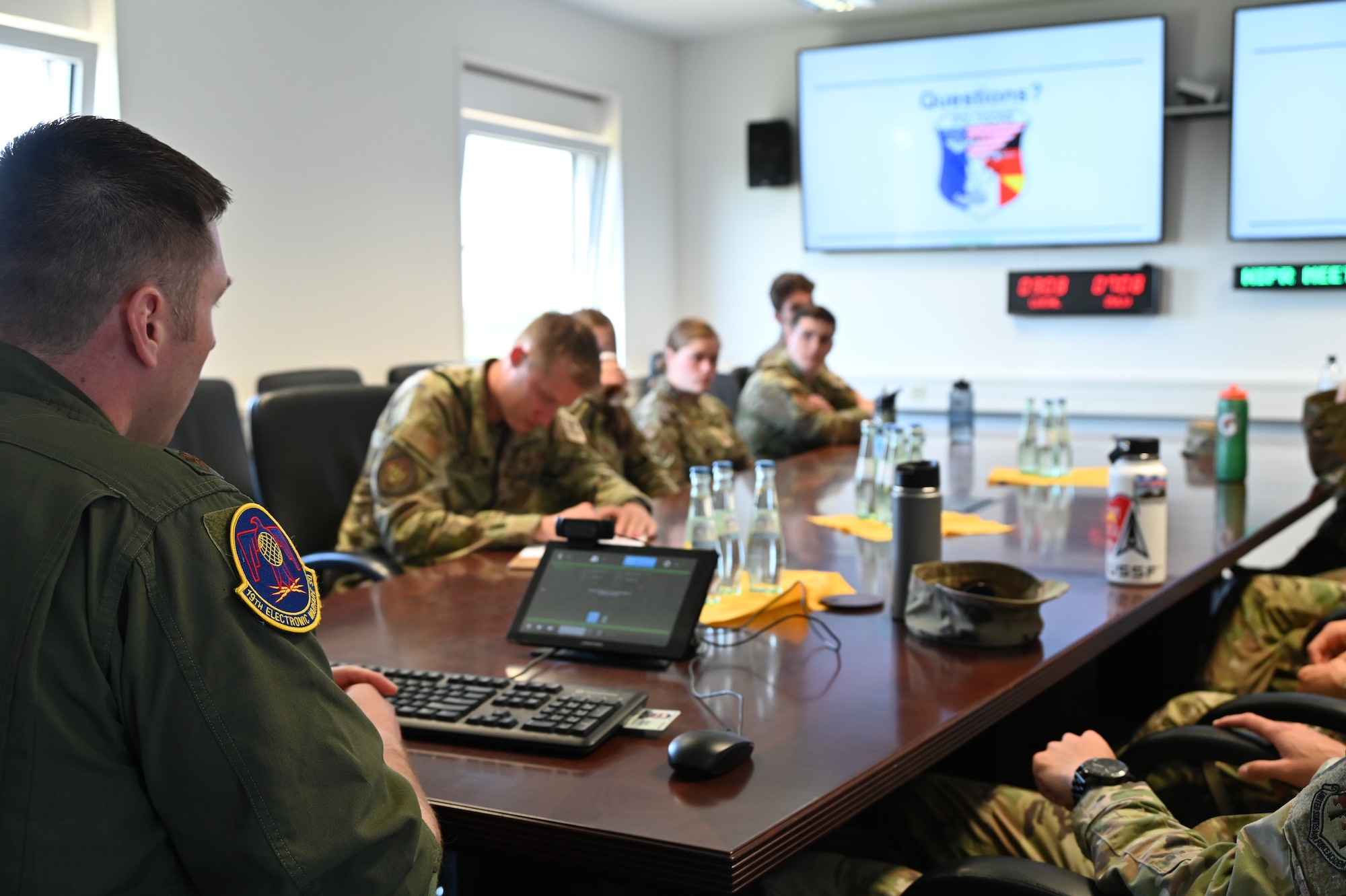Maj Sean Sletten, Director of Operations, 19th Electronic Warfare Center, briefed the USAF Cadets on Polygone's mission.