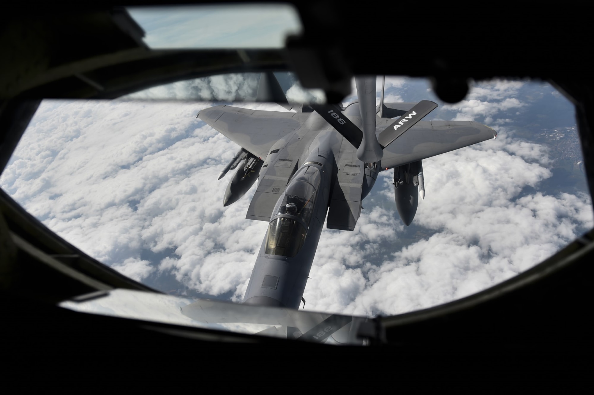 186 ARW refuels fighter at Air Defender 2023