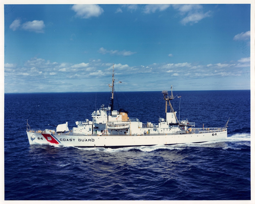 CGC Escanaba Underway